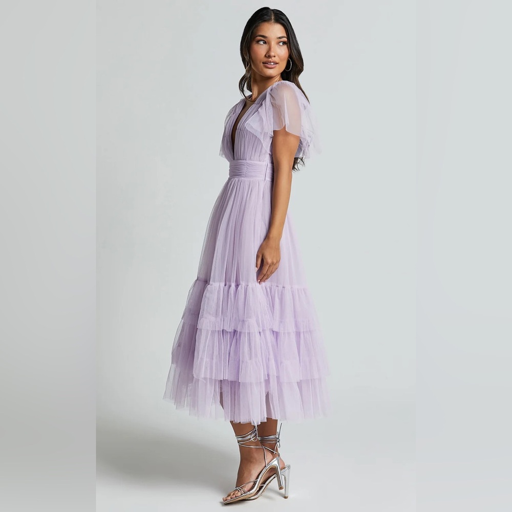 JIRAYE MIDI DRESS
Flutter Sleeve Tuelle Plunge Dress in Lilac - Picture 3 of 4
